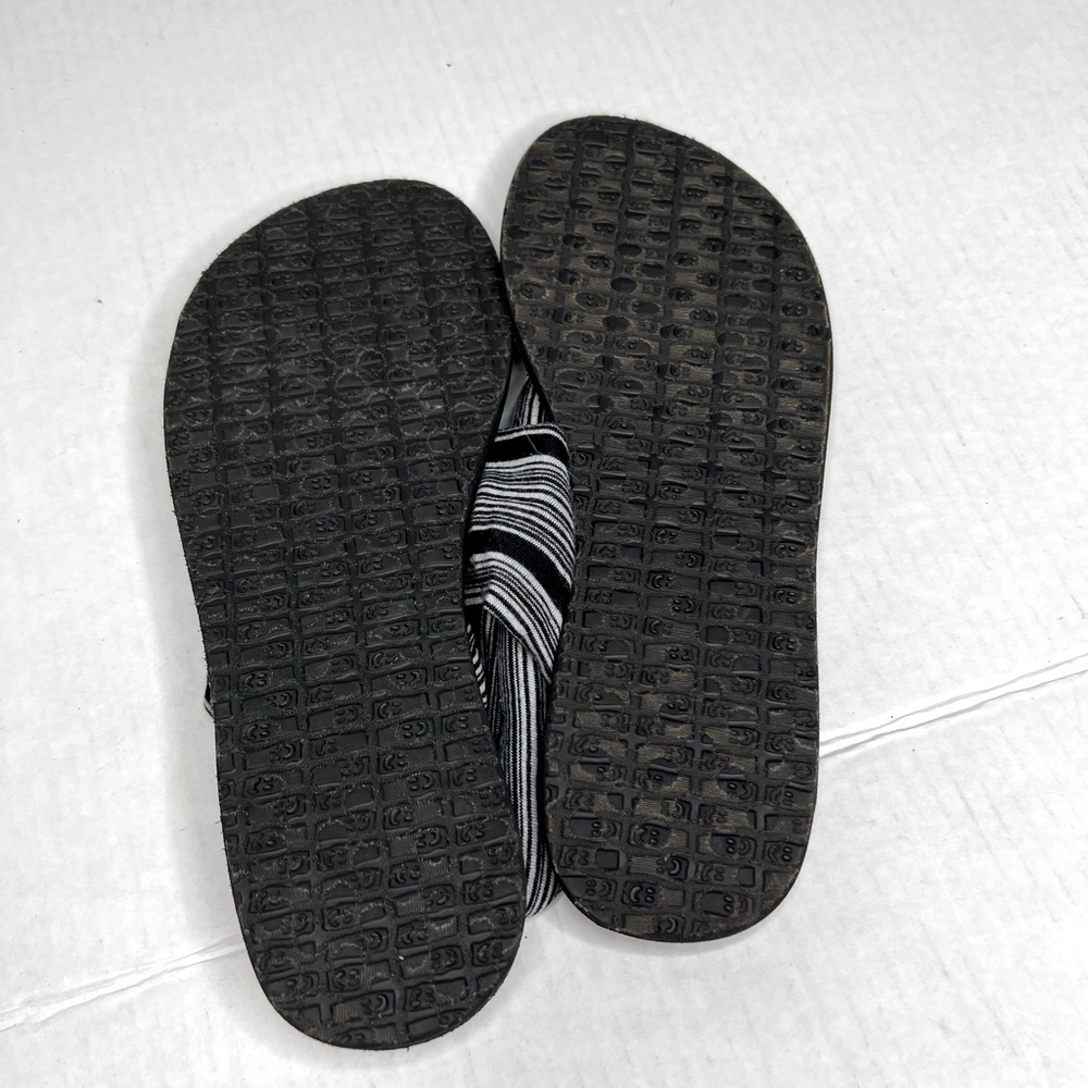 Sanuk Yoga Black and White Sandal Size 9 - Picture 6 of 6
